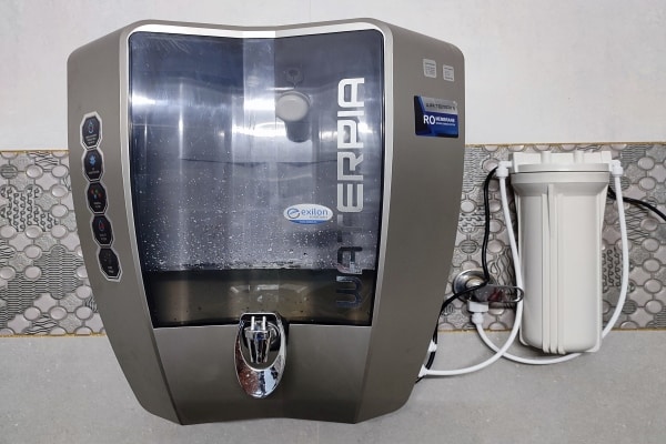 water-purifier-installed-in-kitchen